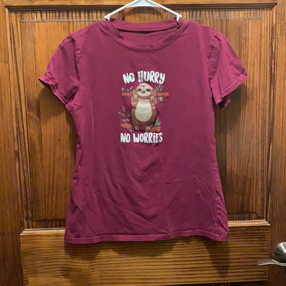🌻Womens sloth tee!